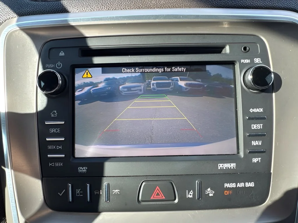 Used 2015 White GMC Denali image 22
