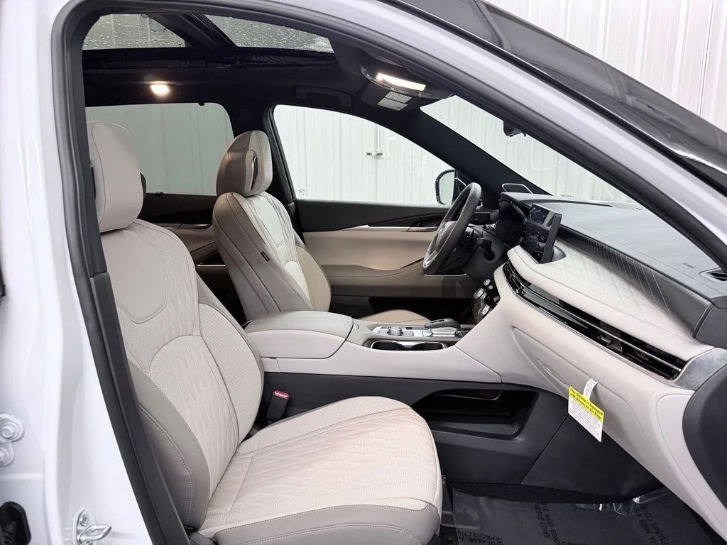 New 2027 2T RAD WHT INFINITI Autograph AWD image 53