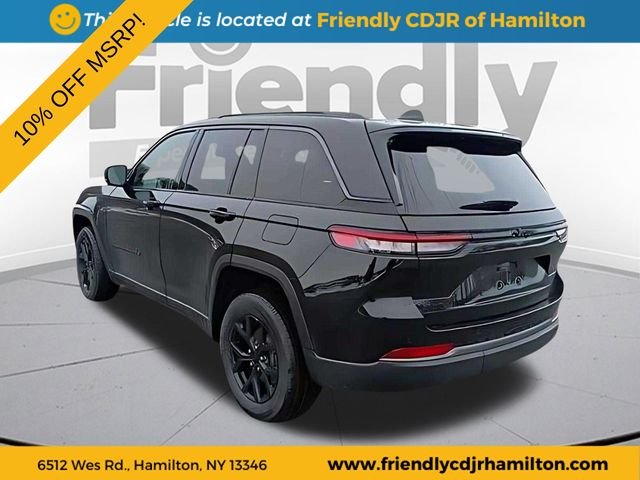 New 2026 Diamond Black Crystal Pearl-Coat Exterior Paint Jeep Altitude image 3