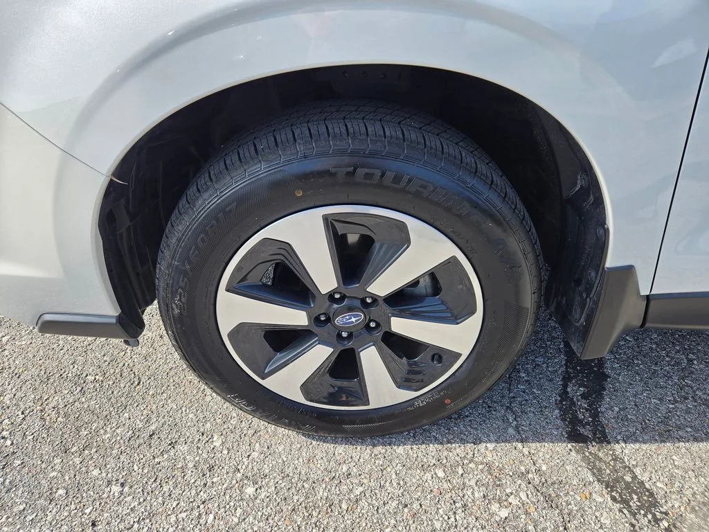 Used 2018 White Subaru 2.5i image 10