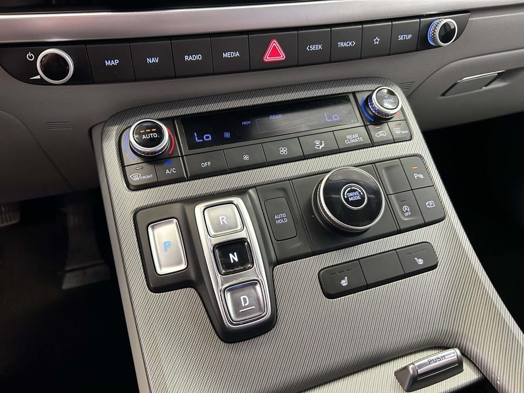 Used 2024 White Hyundai SEL image 21