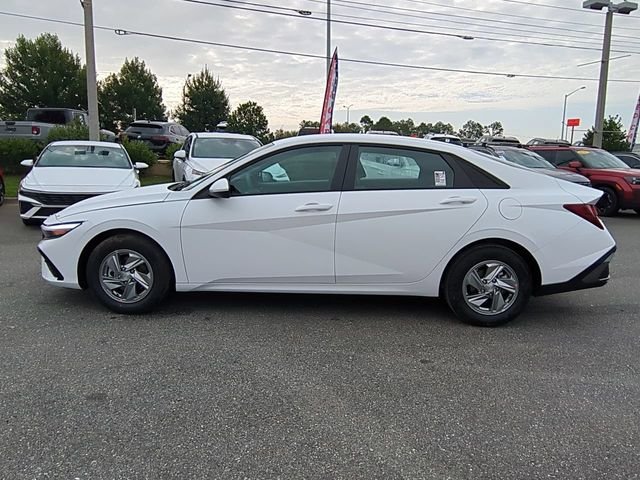 New 2026 White Hyundai SE image 32