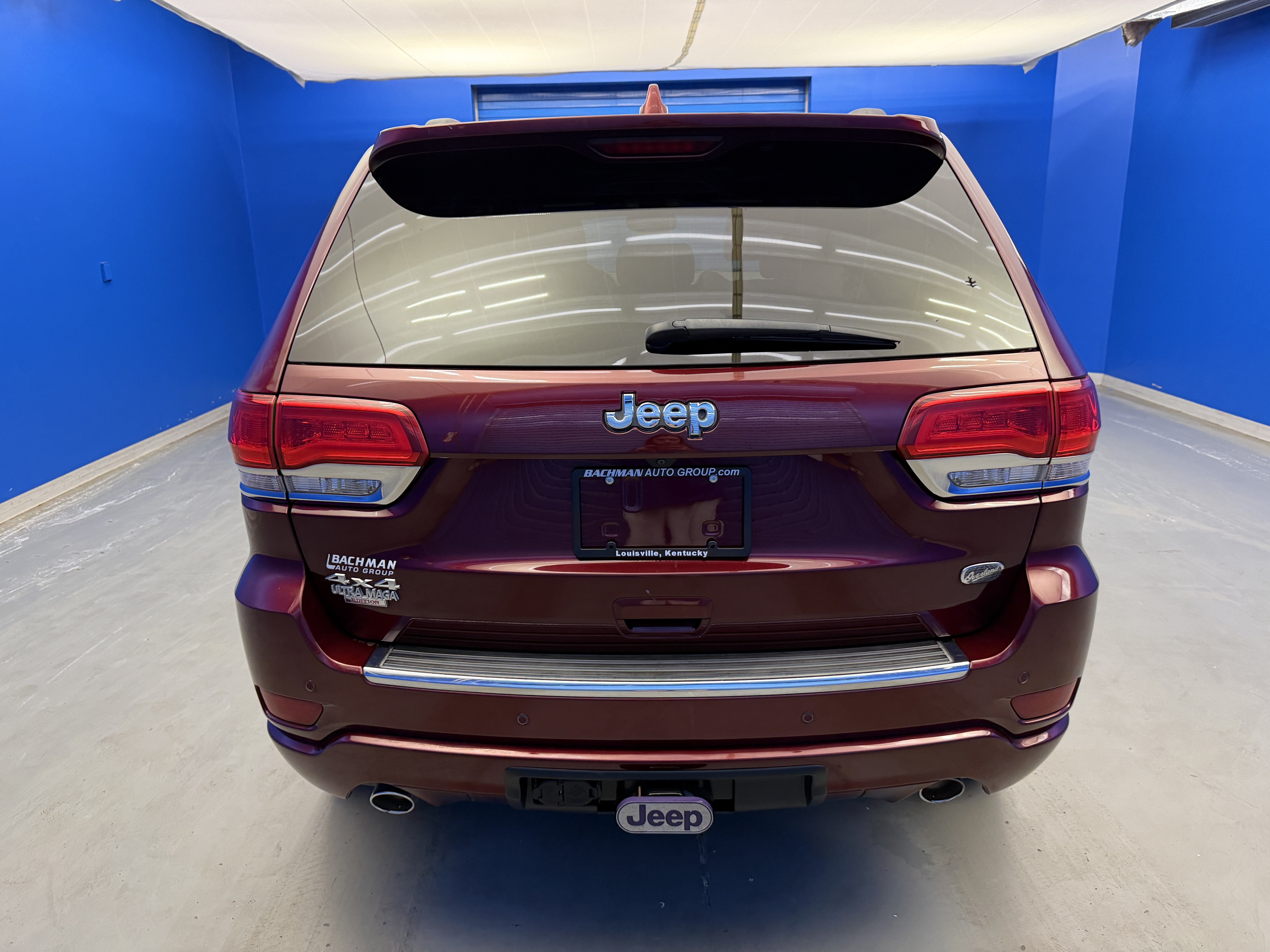 Used 2017 Velvet Red Pearlcoat Jeep Overland image 6