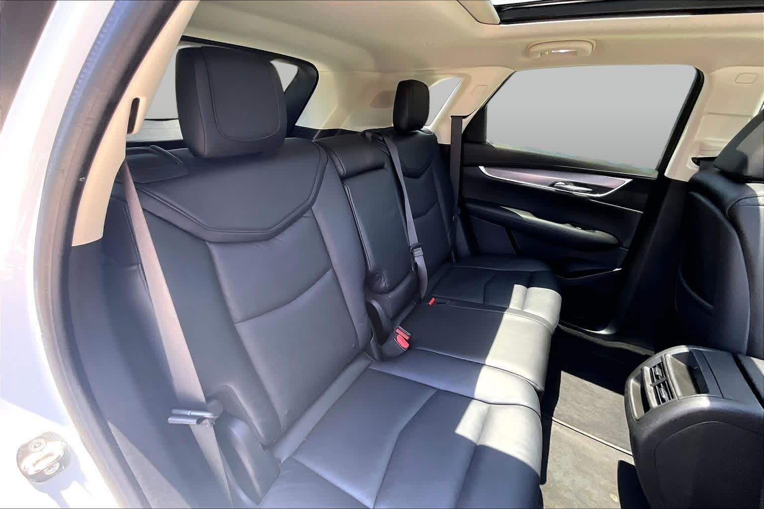 Used 2017 Crystal White Tricoat Cadillac Premium Luxury FWD image 20