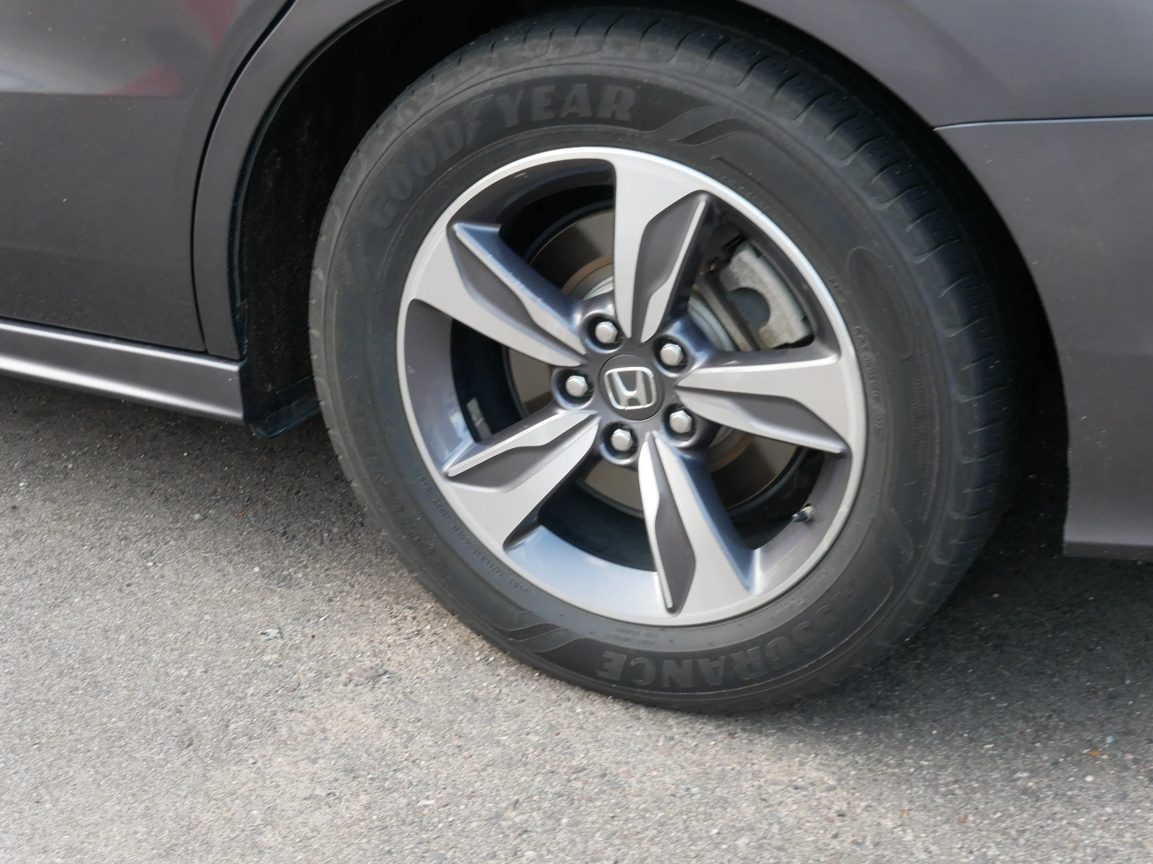Used 2018 Modern Steel Metallic Honda Touring image 5