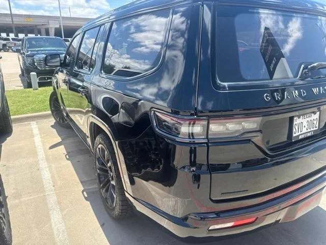 Used 2023 Brown Jeep Obsidian 4x4 image 4