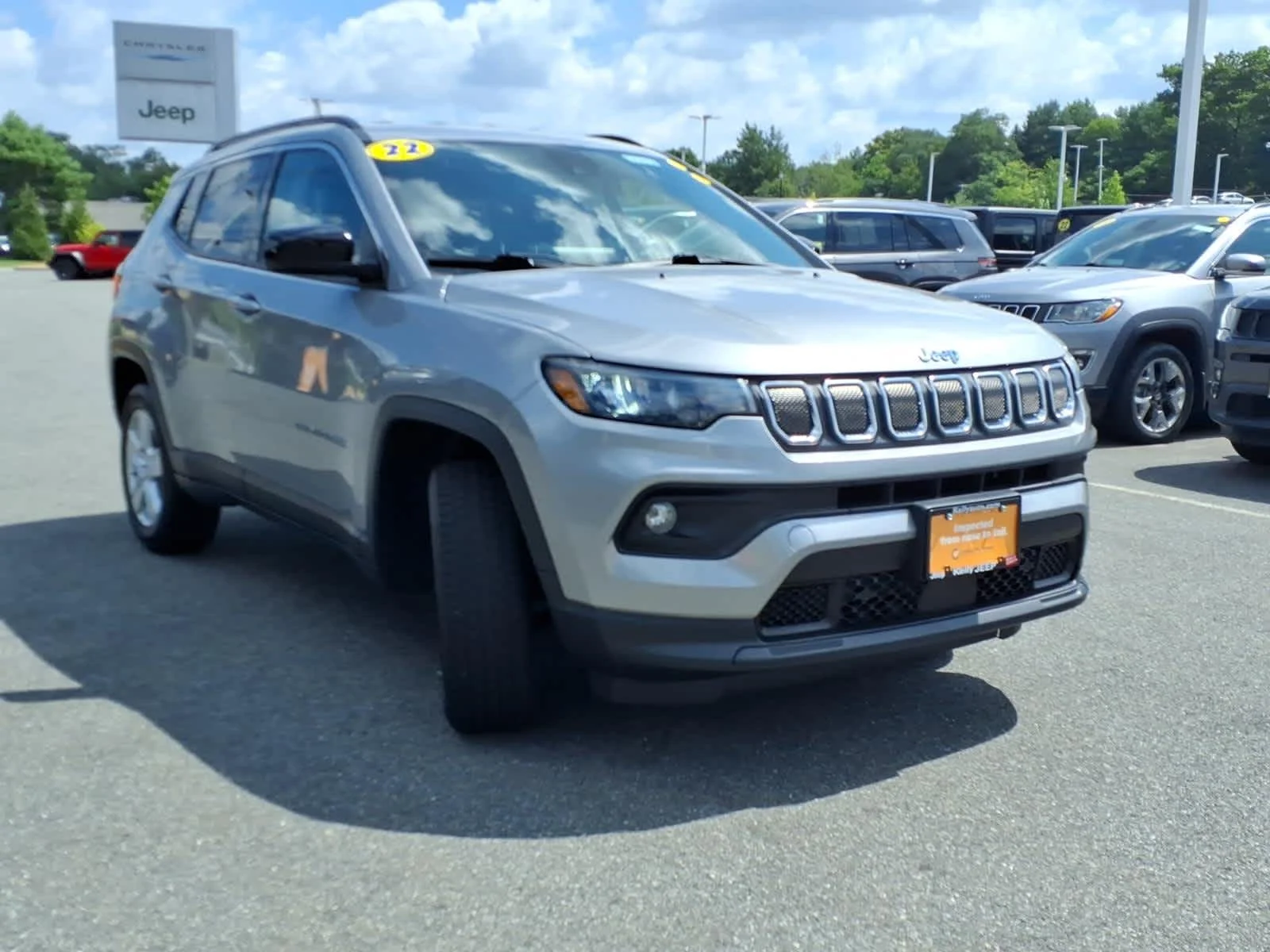 Certified Used 2022 Billet Silver Metallic Clearcoat Jeep Latitude image 5
