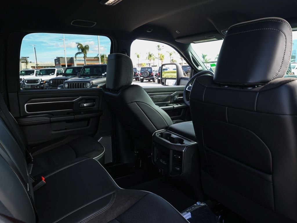 New 2026 Diamond Black Crystal Pearl-Coat Exterior Paint RAM Laramie image 15