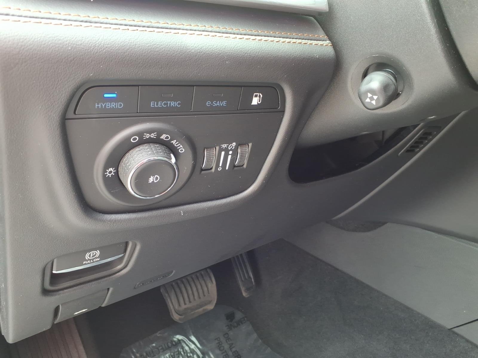 Used 2025 Bright White Clearcoat Jeep Summit Reserve image 28