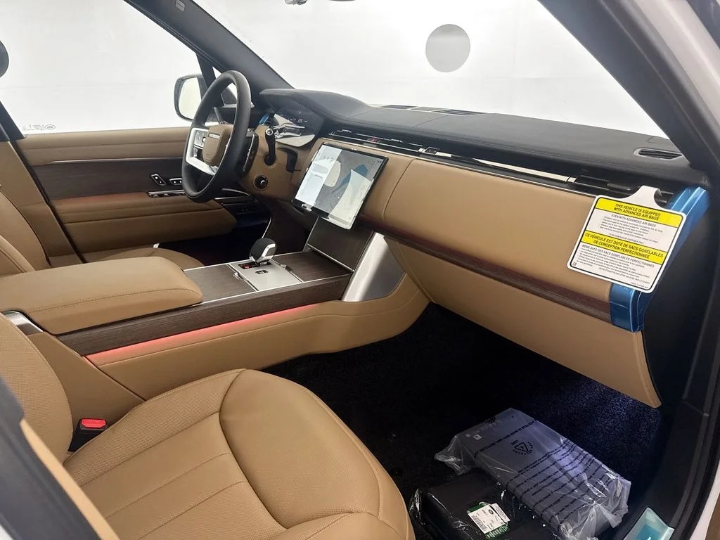 New 2026 Ostuni Pearl White Land Rover SE image 29