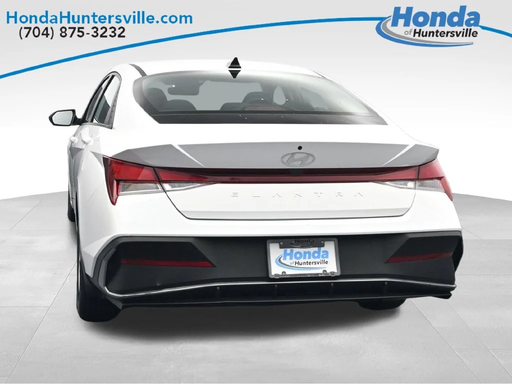 Used 2024 White Hyundai SE image 7