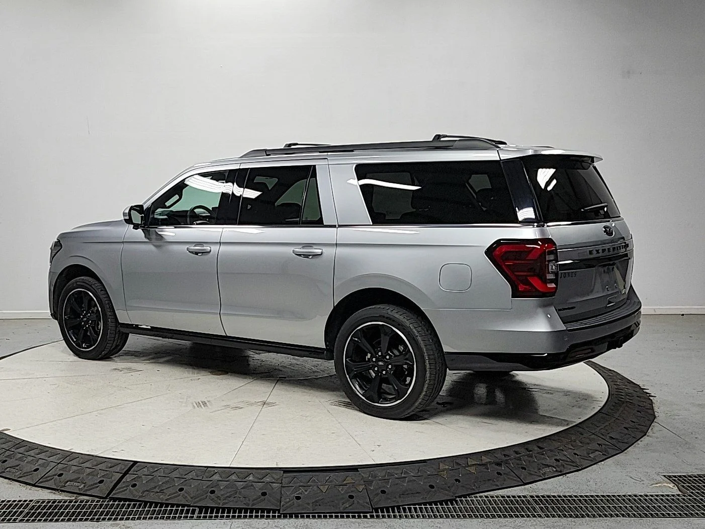 Used 2024 Silver Ford Limited image 5