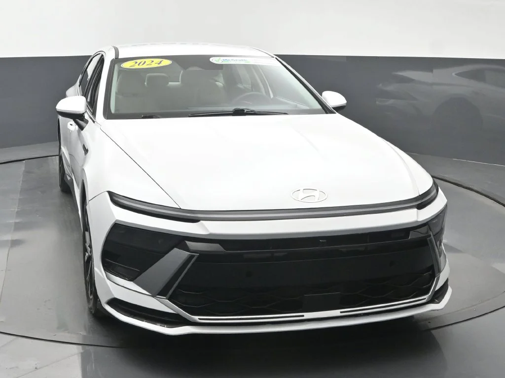 Certified Used 2024 White Hyundai SEL image 5