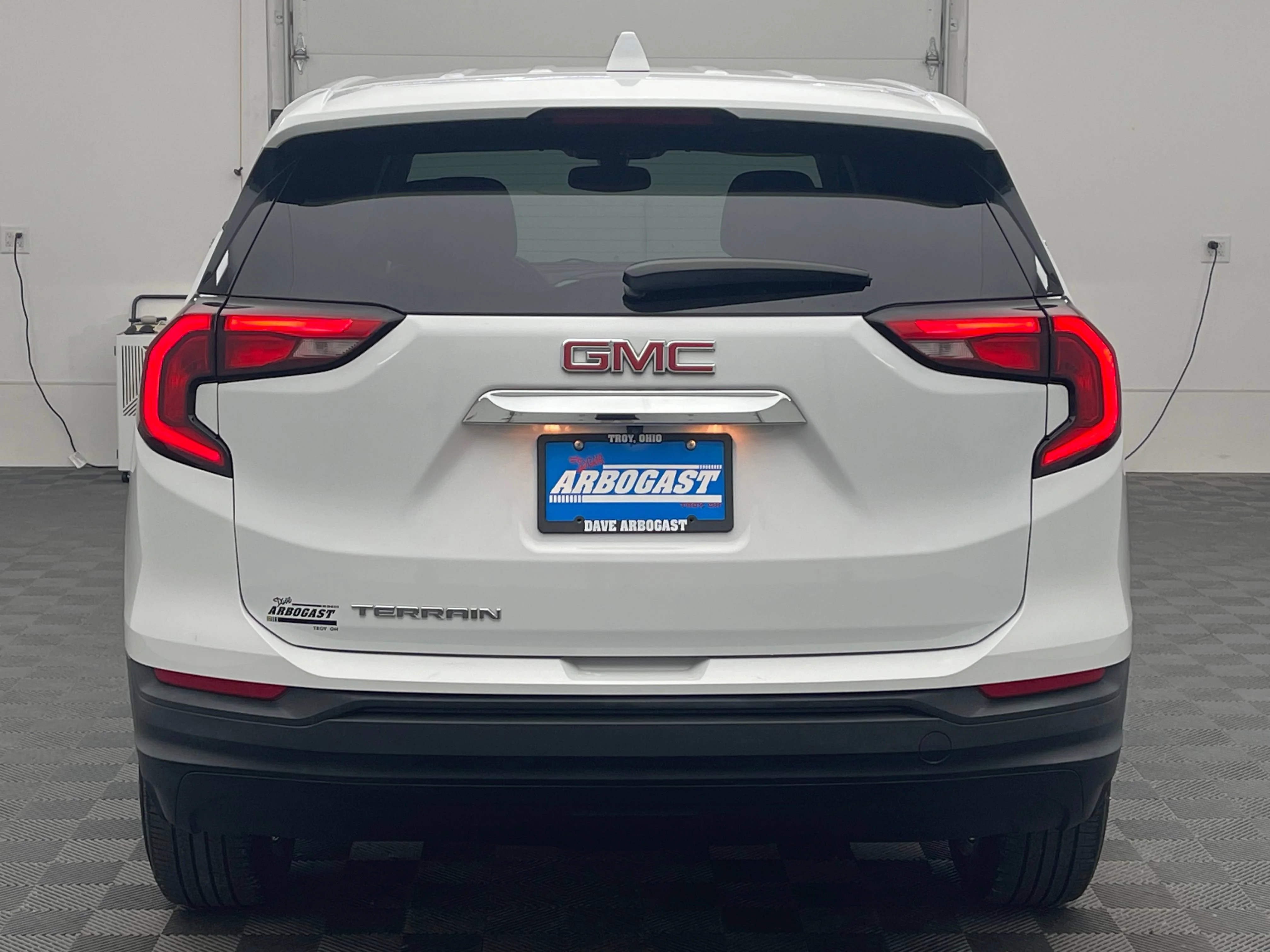 Used 2019 SUMMIT WHITE GMC SLE image 7