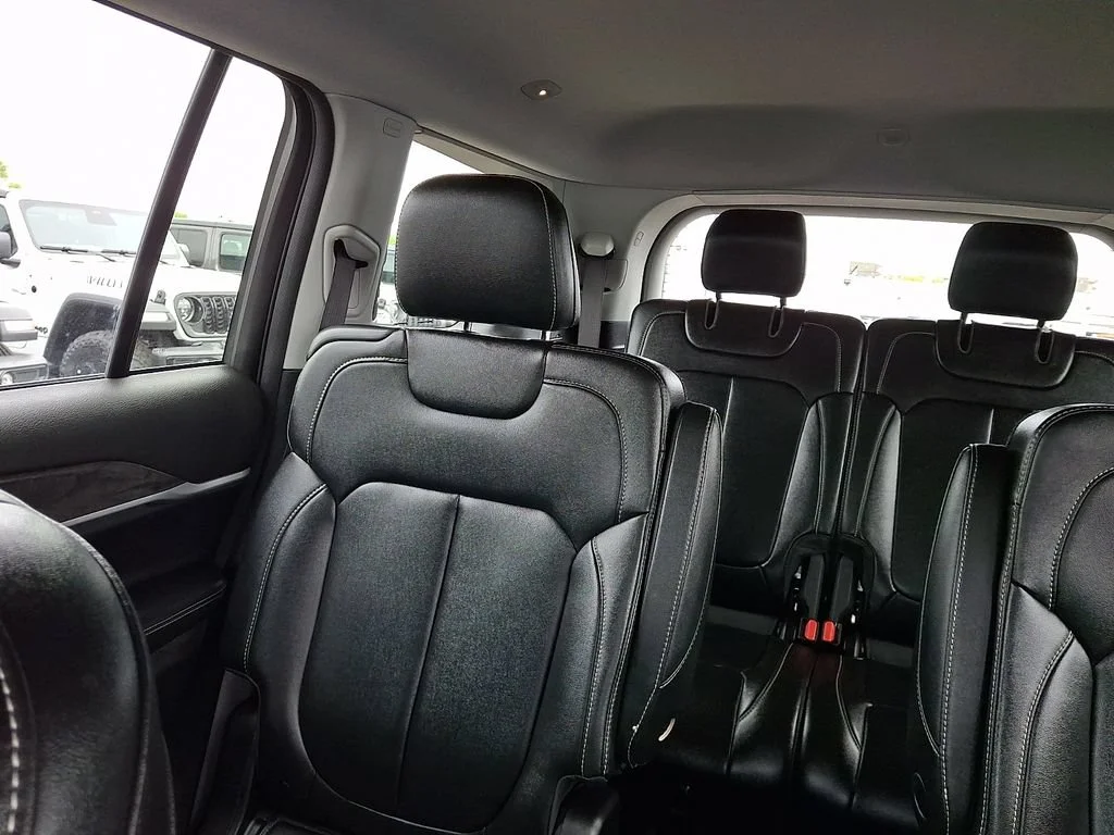 Used 2023 Silver Zynith Jeep Limited image 19