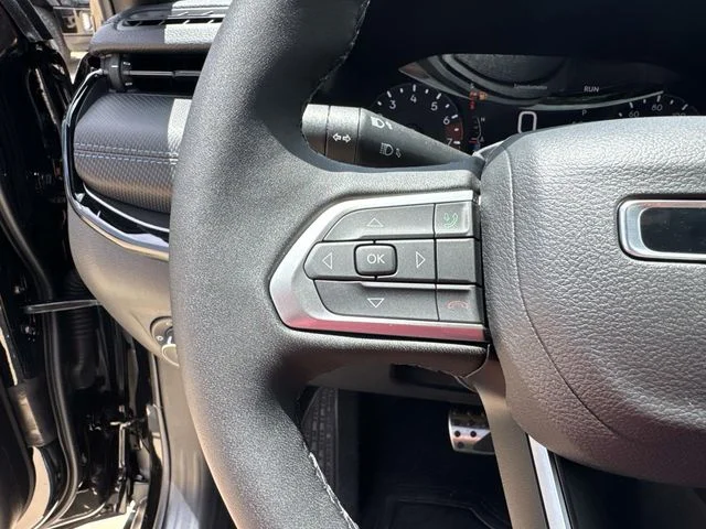 New 2026 Black Jeep Latitude image 24