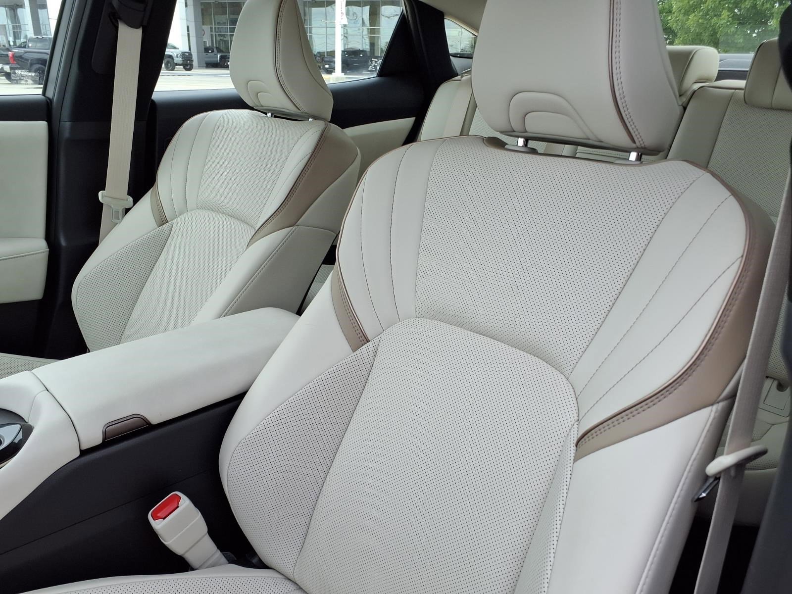 New 2026 Oxygen White <sup>1</sup> Toyota  Limited image 14