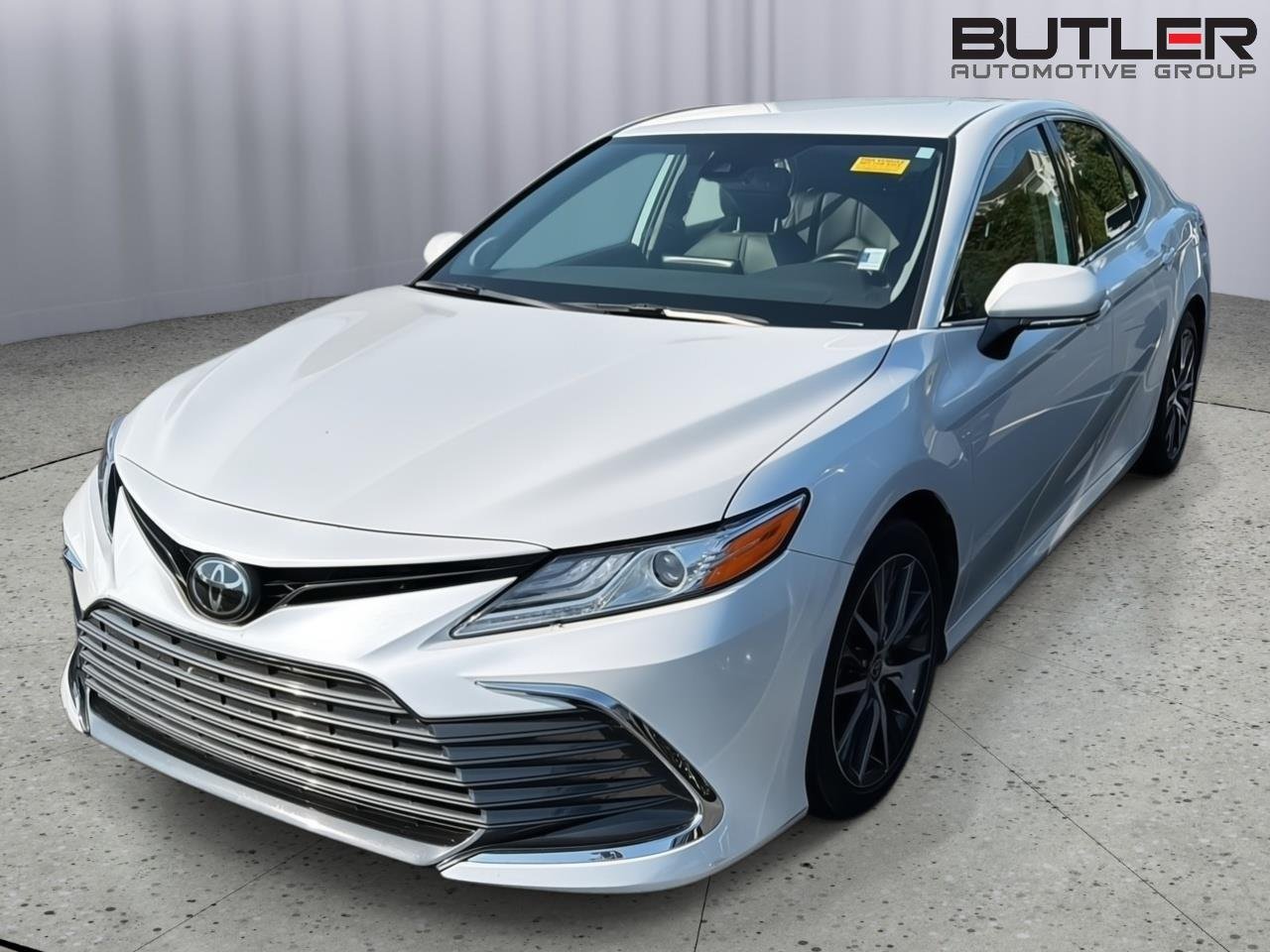Used 2023 Wind Chill Pearl Toyota XLE image 1