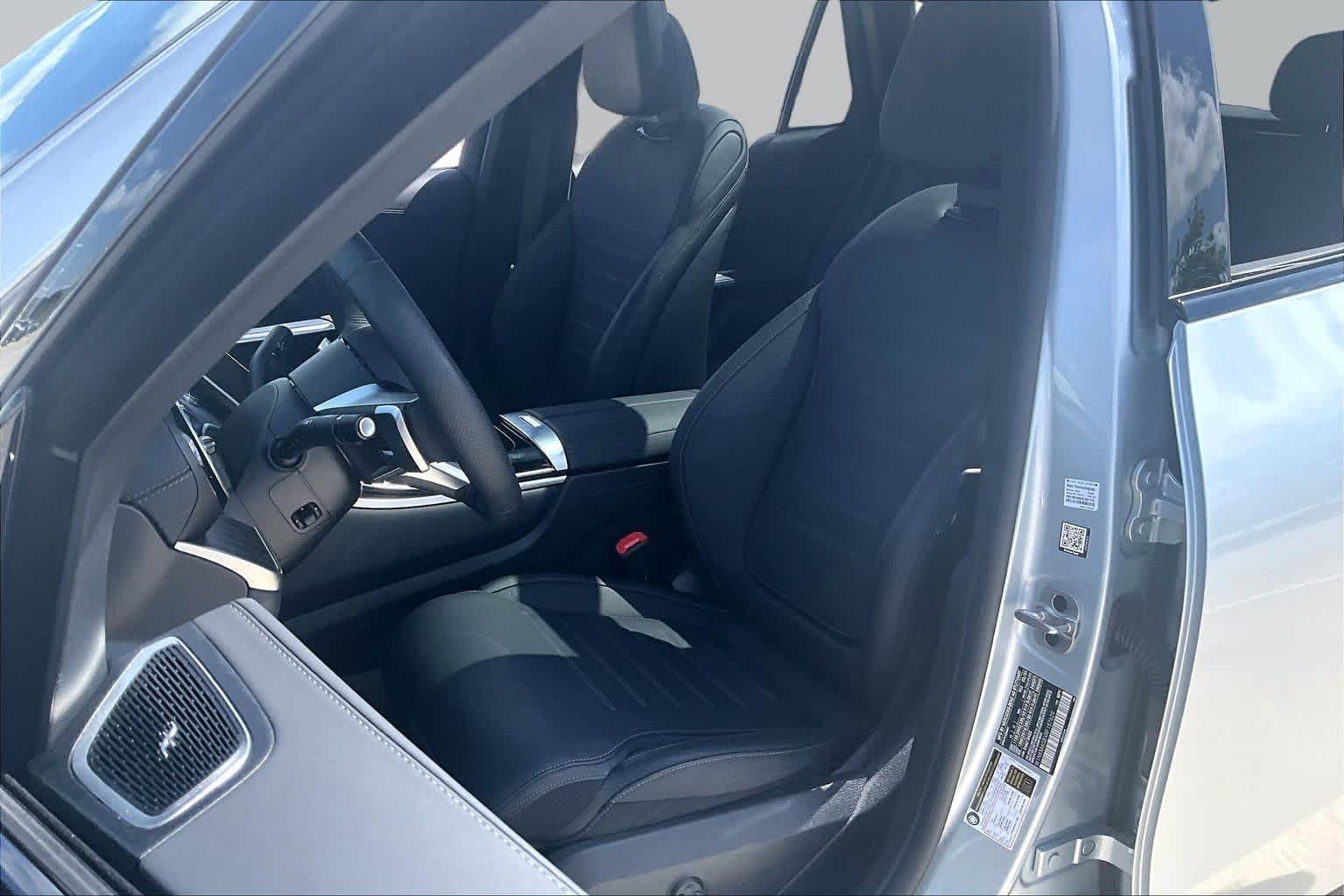 Pre-Owned 2024 Mercedes-Benz GLC 300