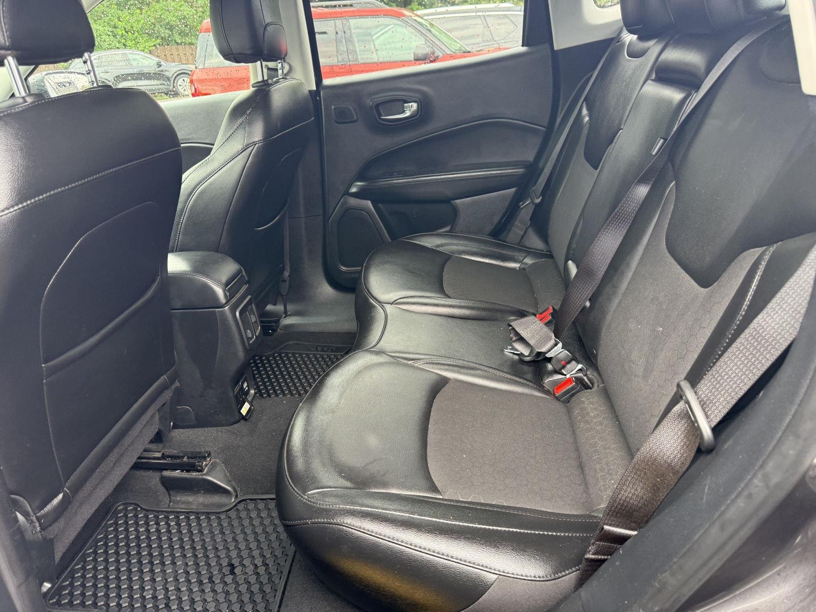 Used 2021 Granite Crystal Metallic Clearcoat Jeep Altitude image 9