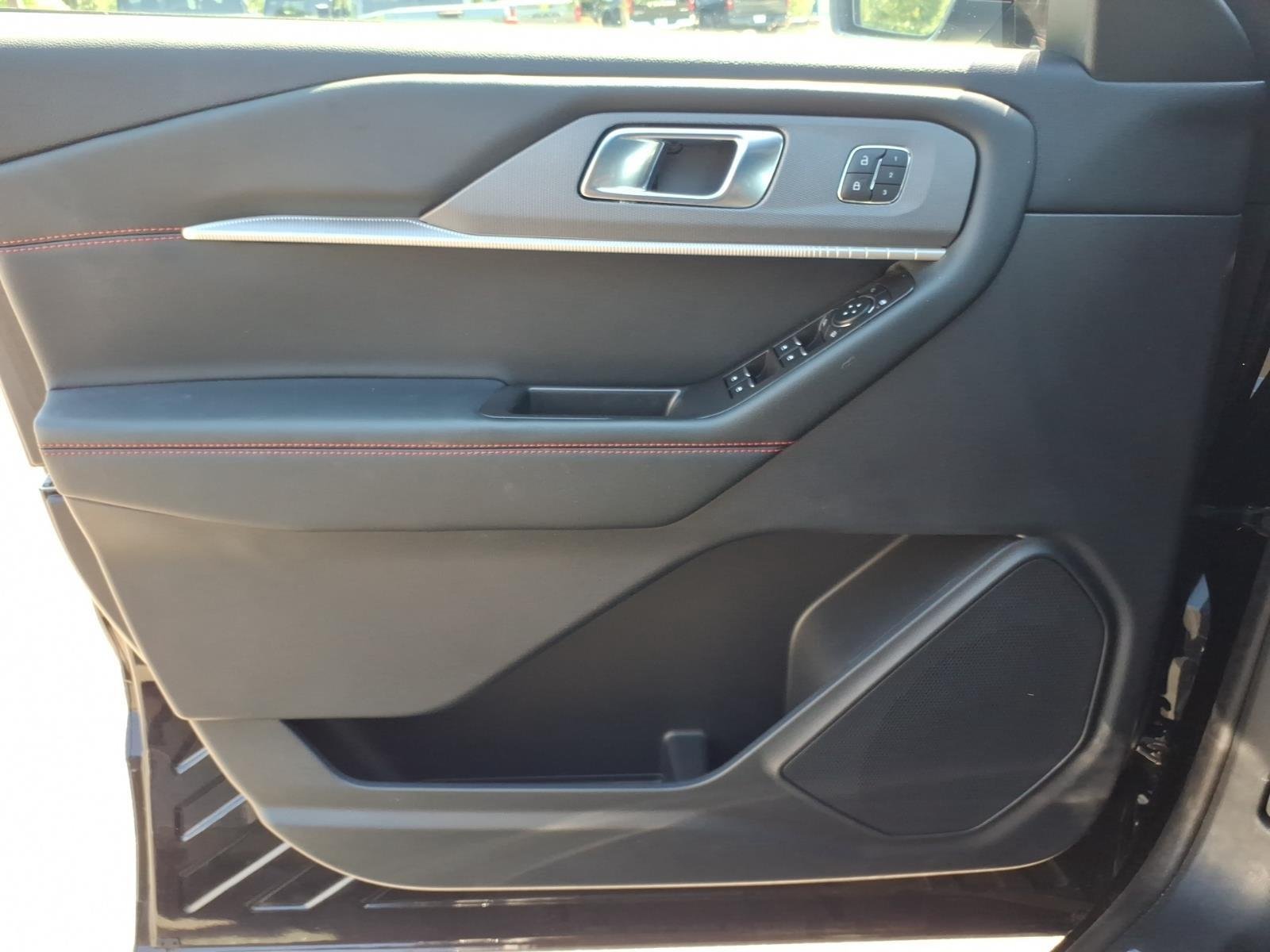 Used 2025 Agate Black Metallic Ford ST-Line image 29