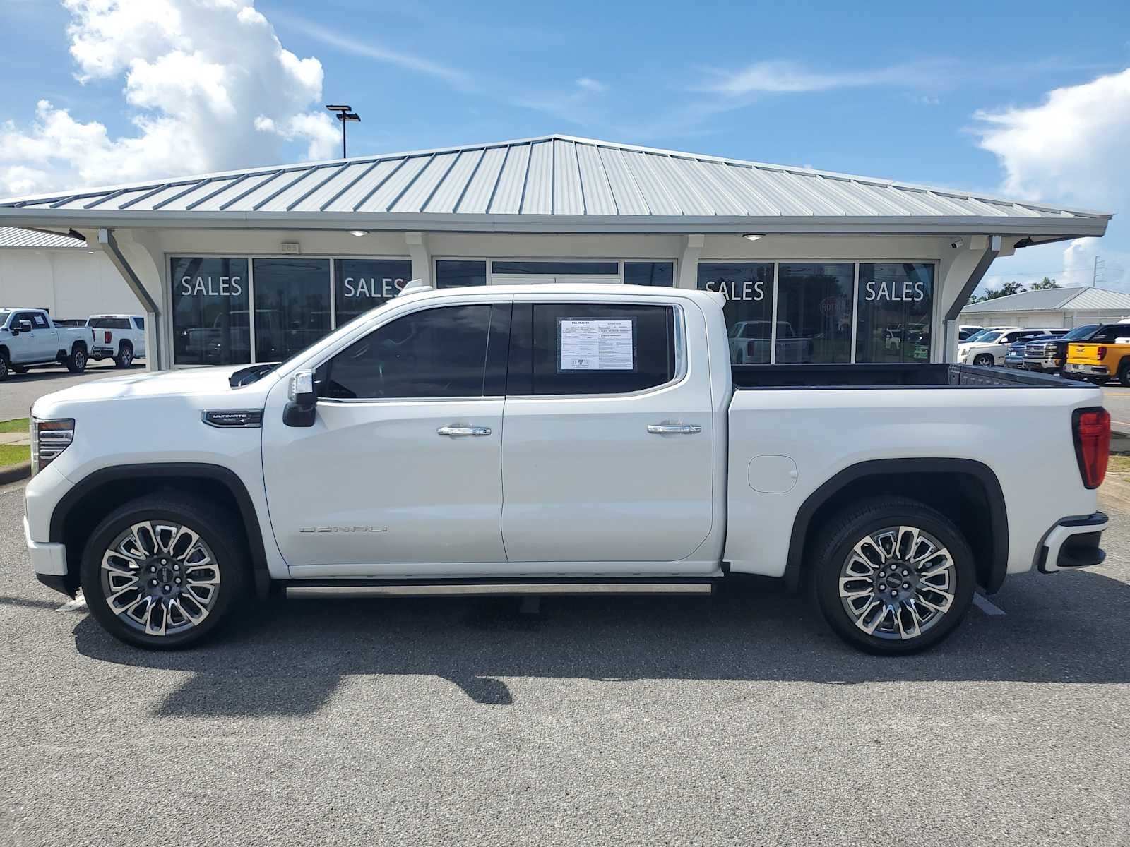 Used 2023 White Frost Tricoat GMC Denali Ultimate image 2