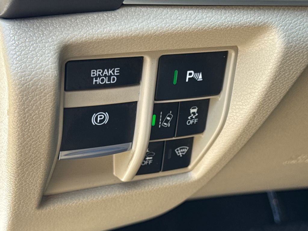 Used 2018 White Diamond Pearl Acura 3.5L image 28