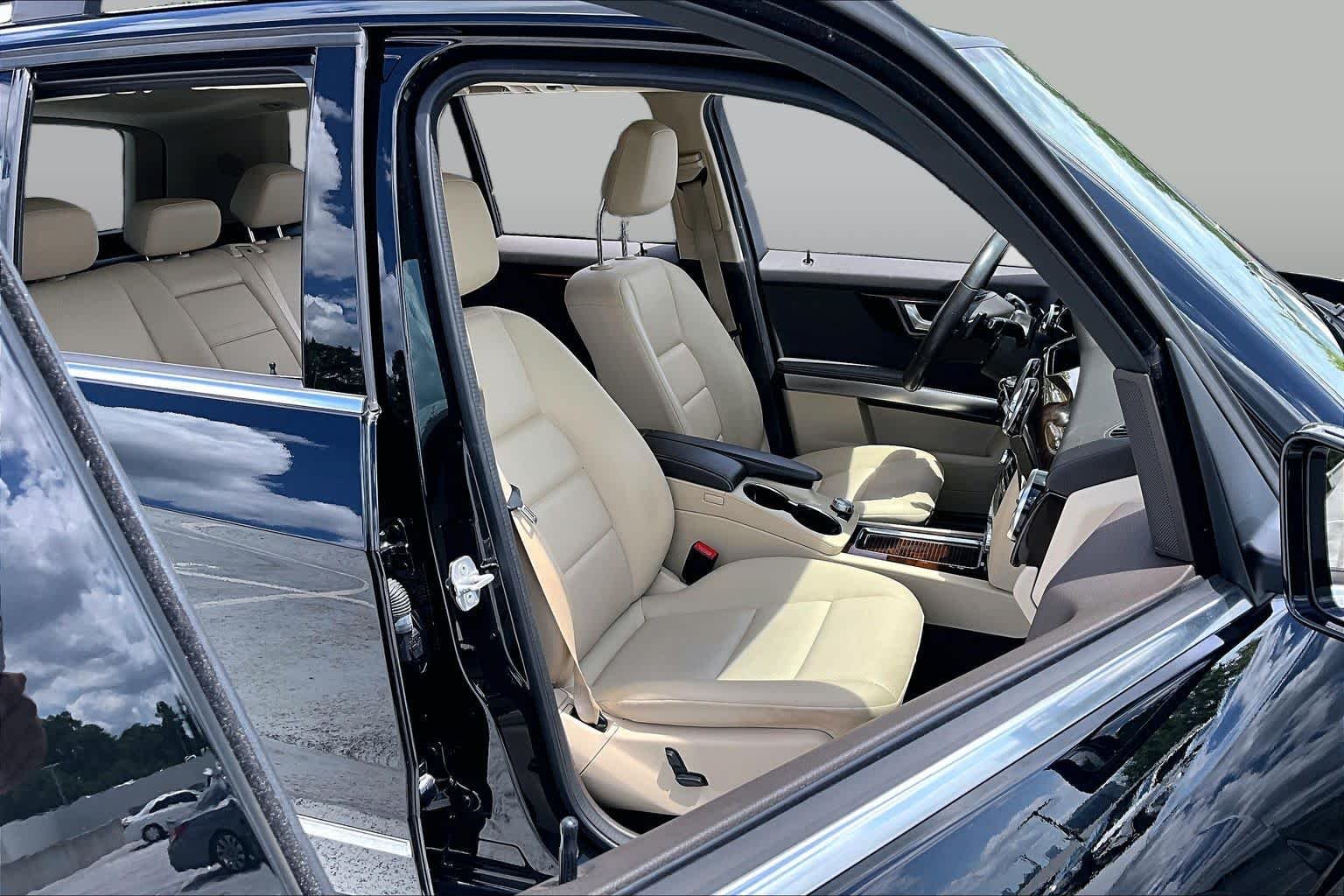 Used 2014 Obsidian Black Metallic Mercedes-Benz GLK 350 image 9