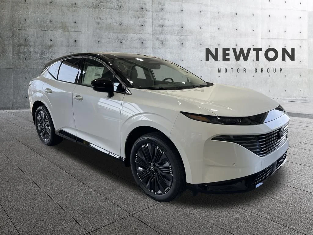 New 2026 Everest White Pearl Tricoat/Super Black Nissan Platinum image 1