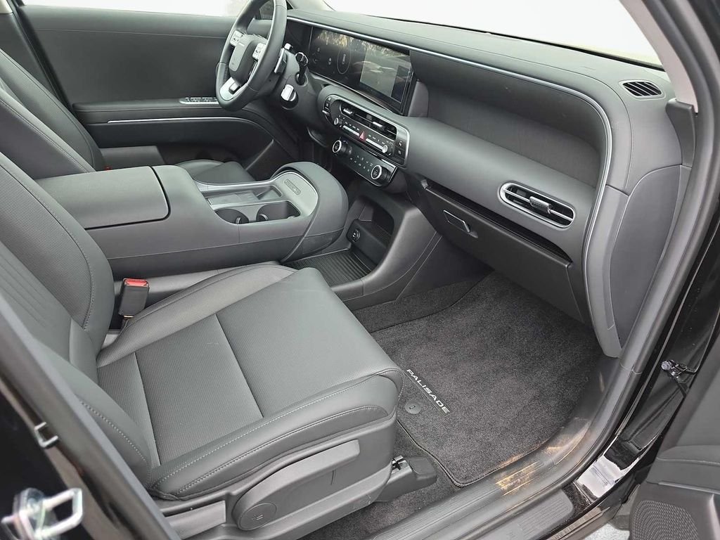 Used 2026 Black Hyundai SEL 7P image 34