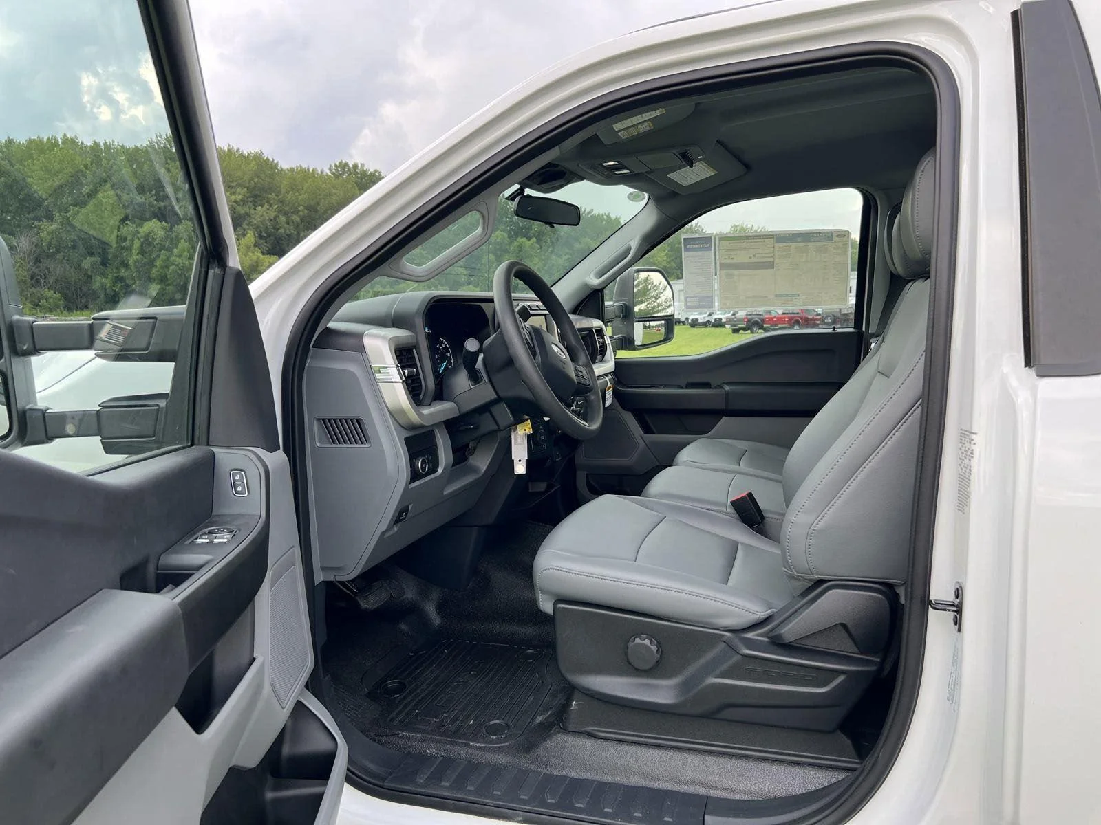 New 2024 Oxford White Ford XL image 13
