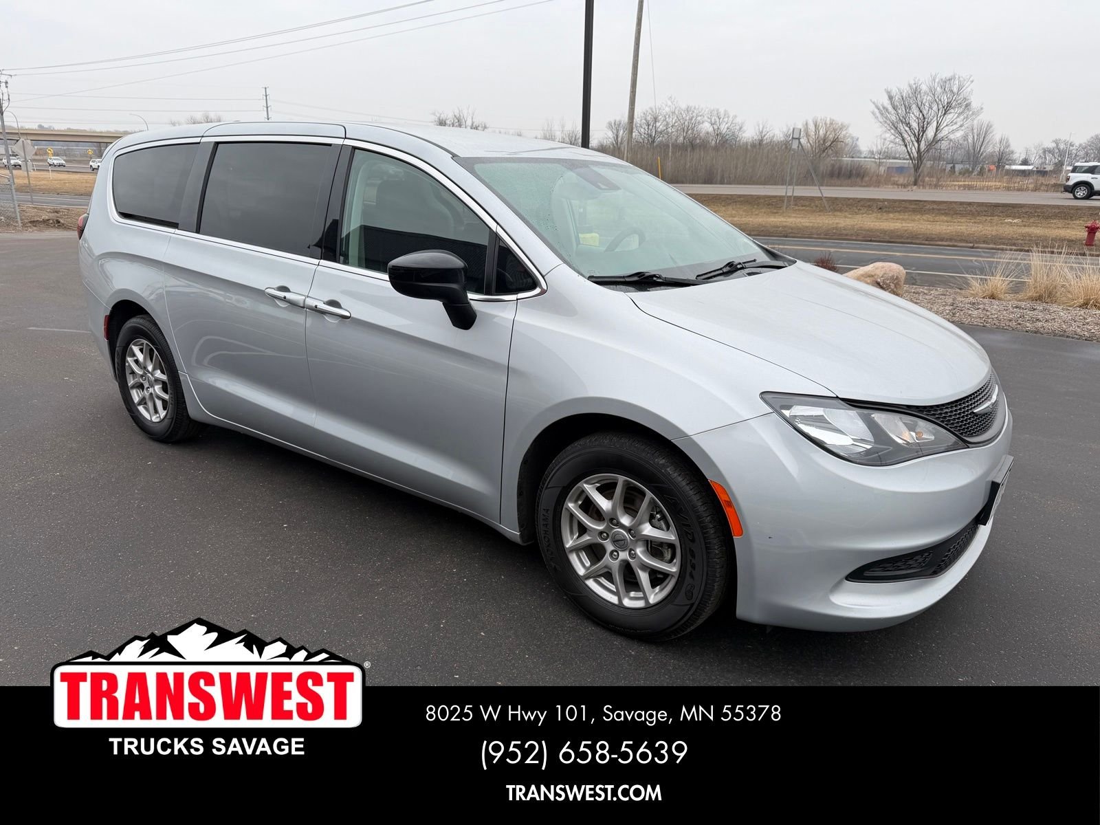 Used 2024 Silver Chrysler LX image 7