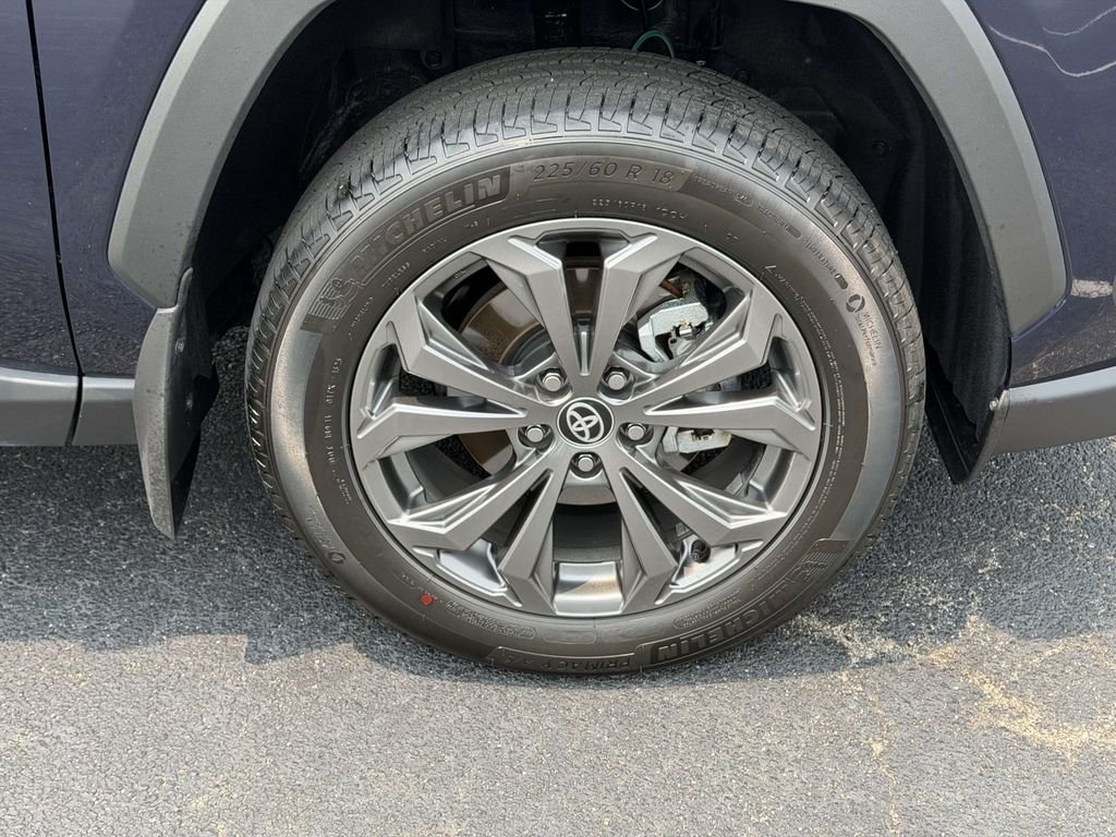 Certified Used 2025  Toyota XLE Premium image 25