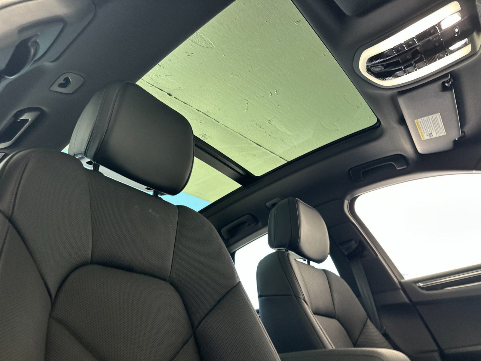 2026 Porsche Macan S - Photo 17