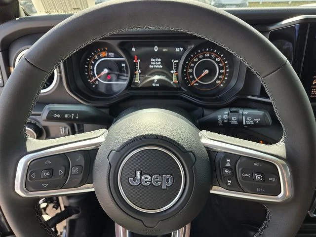New 2026 Black Clear-Coat Exterior Paint Jeep Sahara image 29