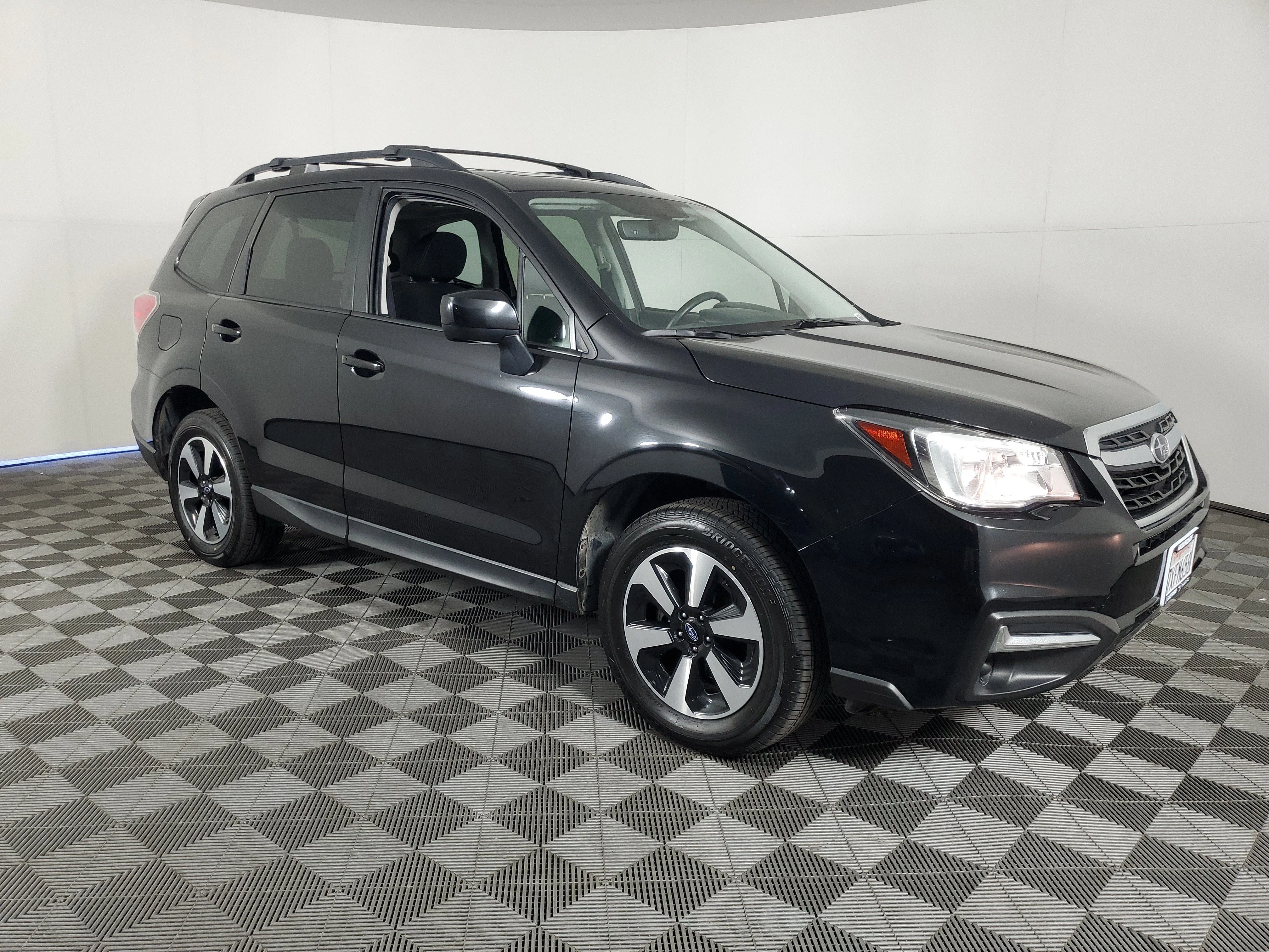 Used 2017 Crystal Black Silica Subaru Premium image 2