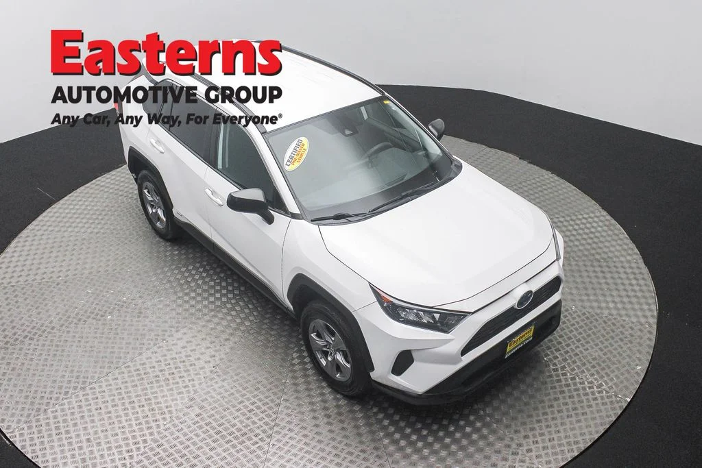 Used 2022 White Toyota LE image 3