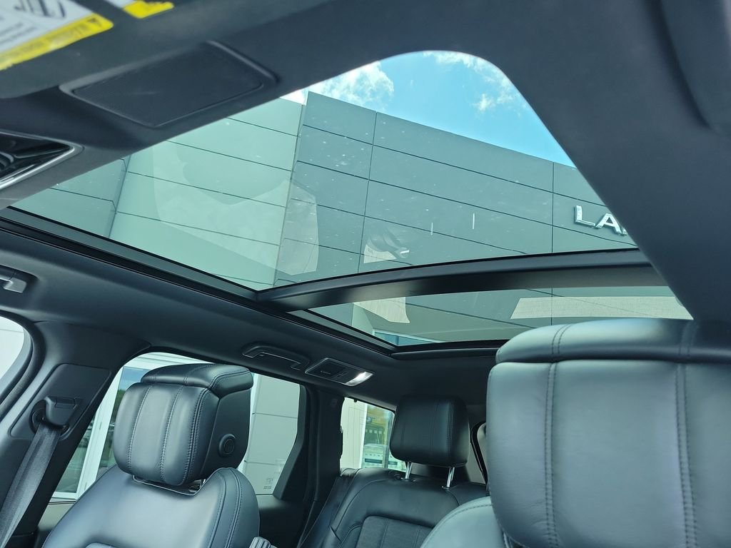 Used 2022 Carpathian Grey Premium Metallic Land Rover Autobiography image 28