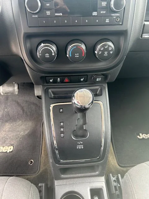 Used 2017 Blue Jeep Latitude image 15