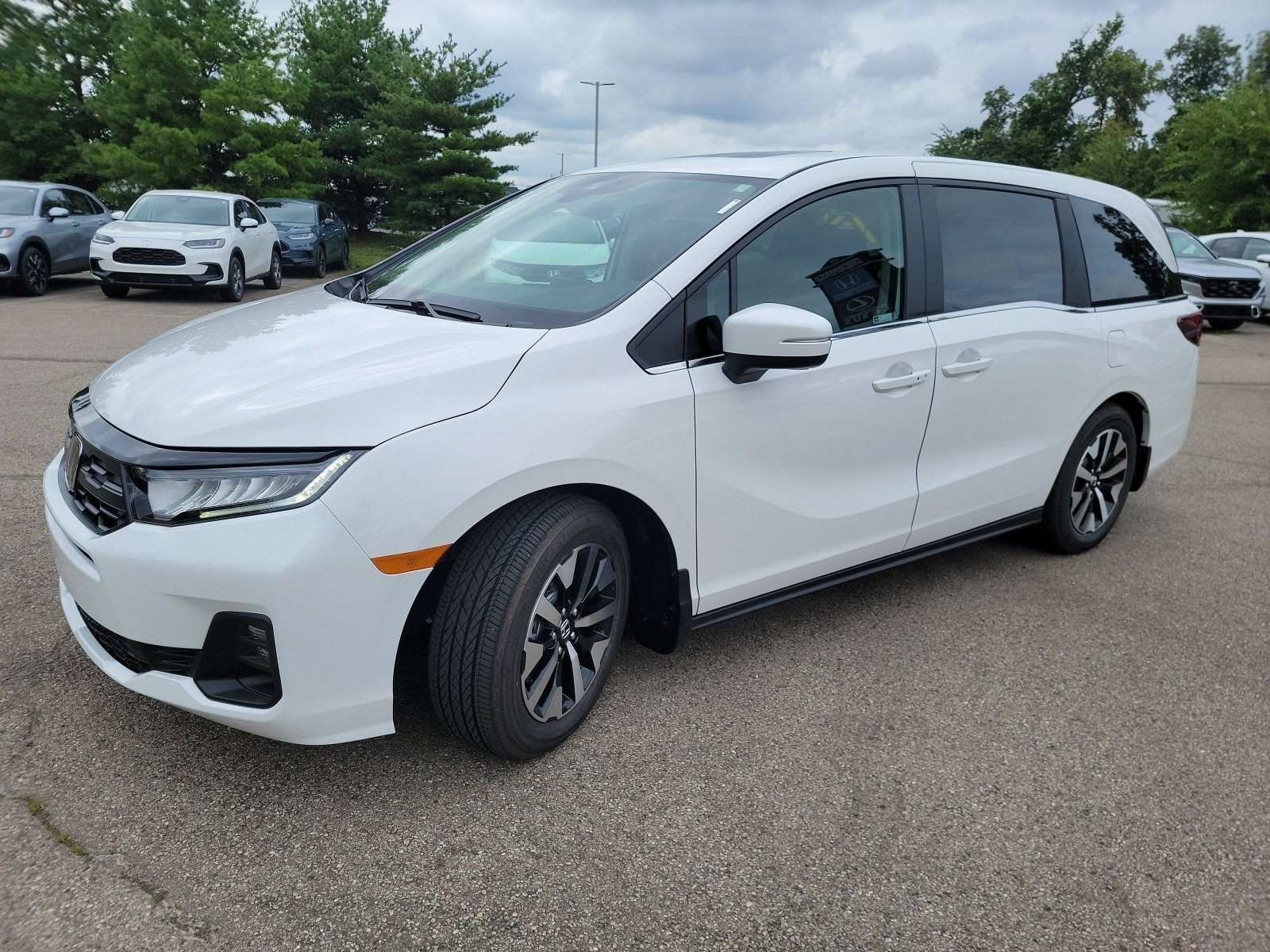 New 2026 Platinum White Pearl Honda EX-L image 3