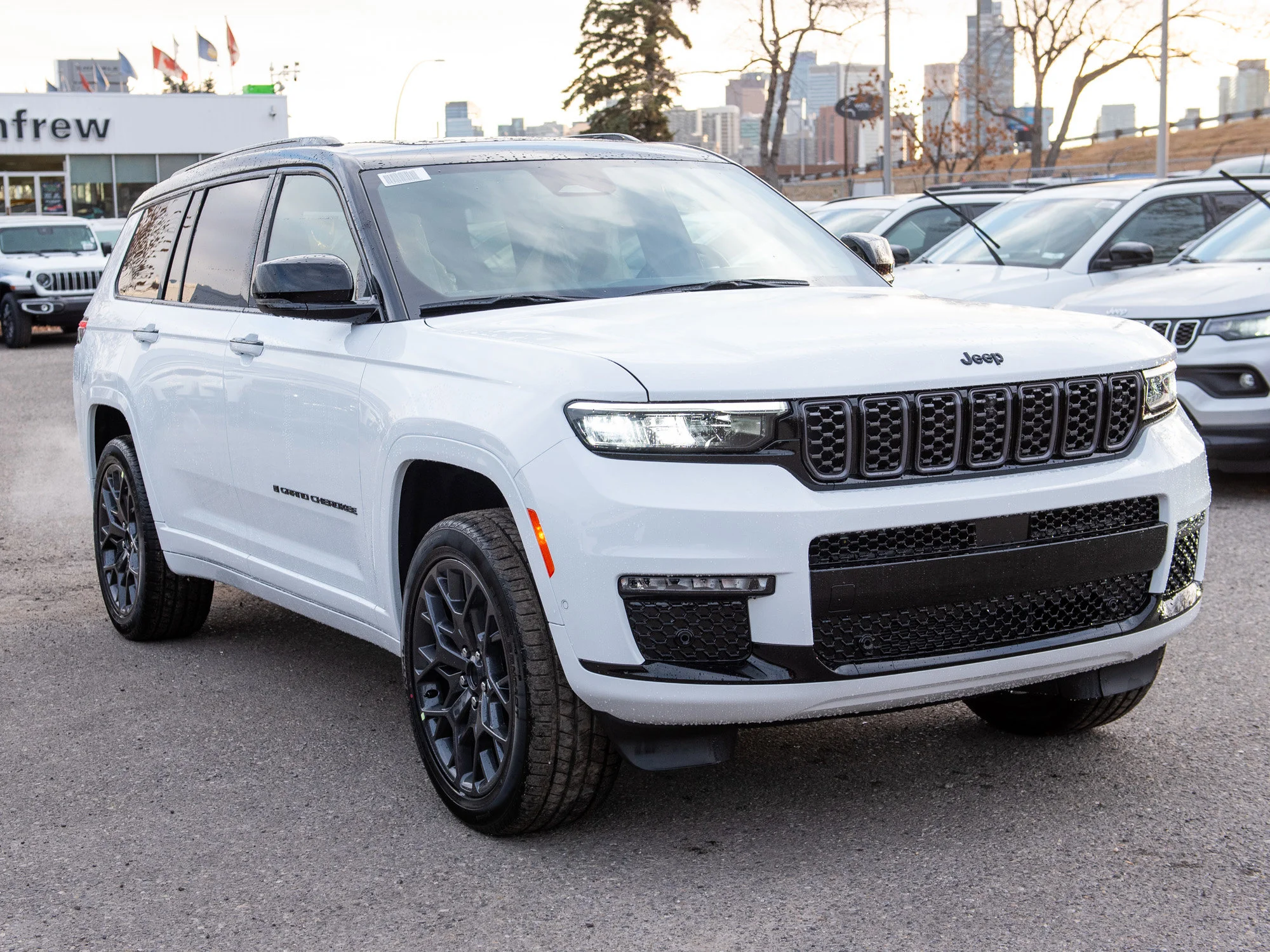 Used 2025 White Jeep Summit Reserve* image 6