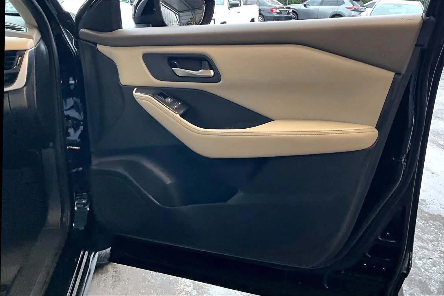 Used 2025 Super Black Nissan SV image 20
