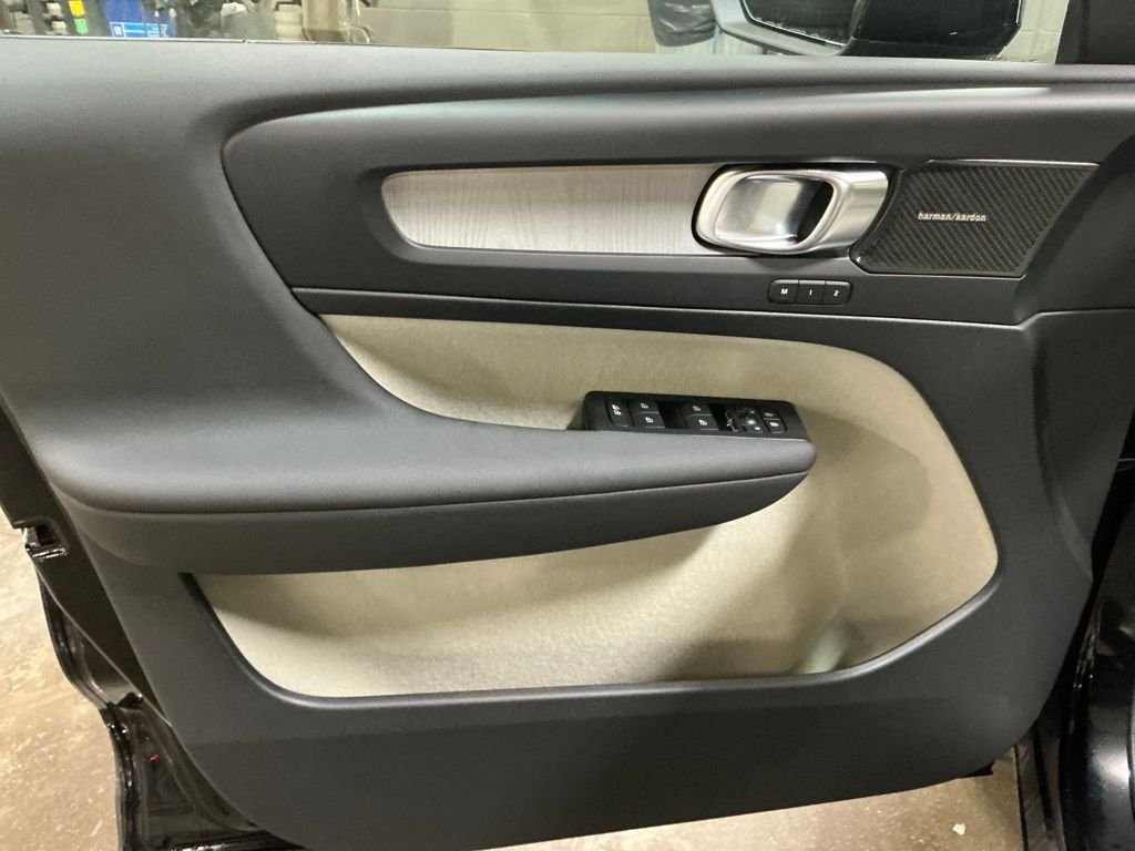 New 2026 Black Volvo B5 Ultra image 10