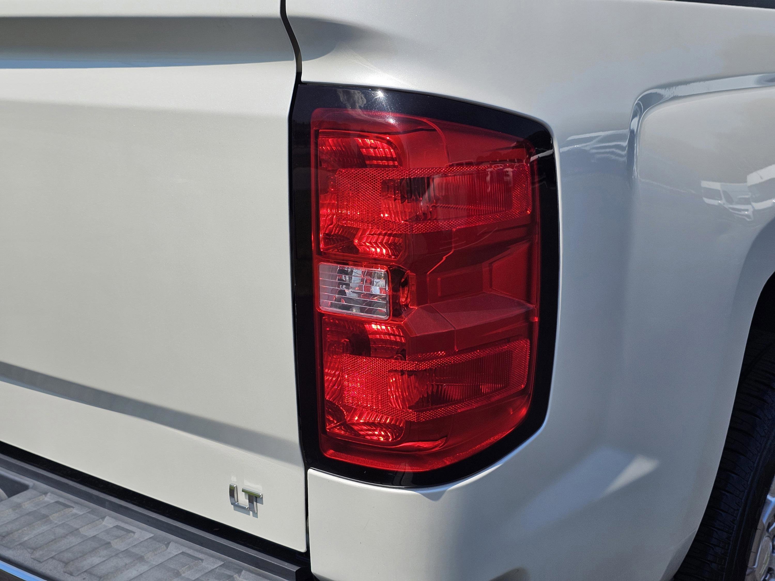 Used 2015 White Diamond Tricoat Chevrolet LT image 9