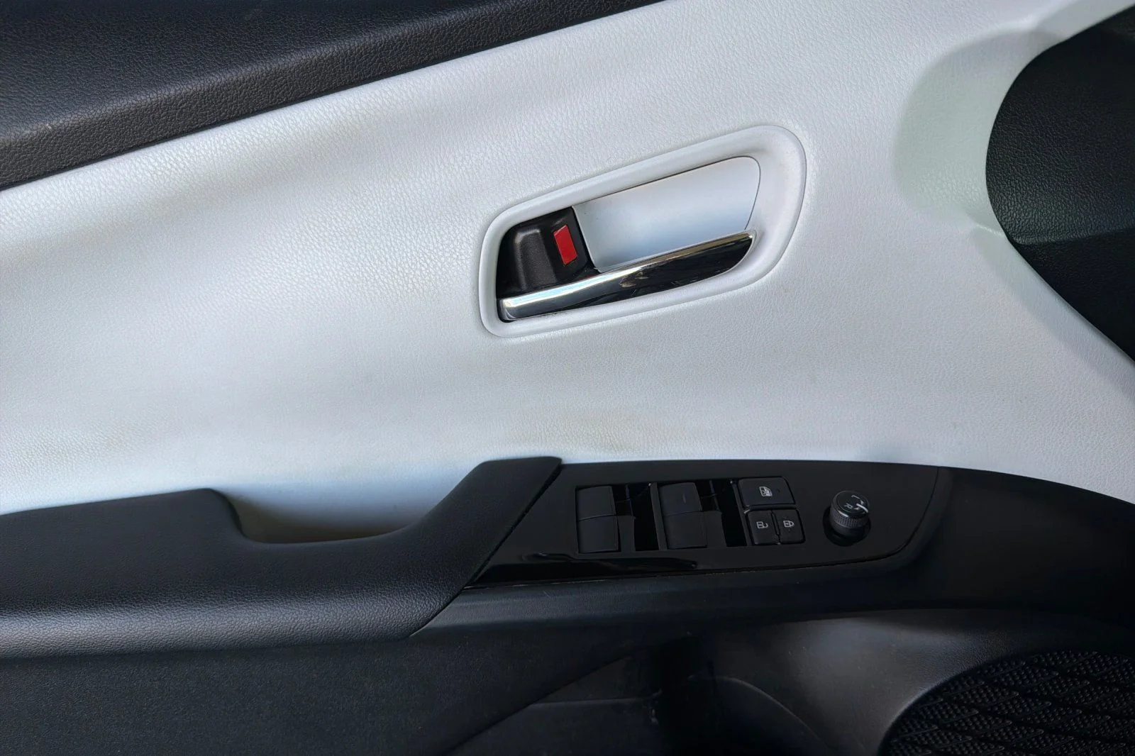 Used 2022 Gray Toyota LE image 13