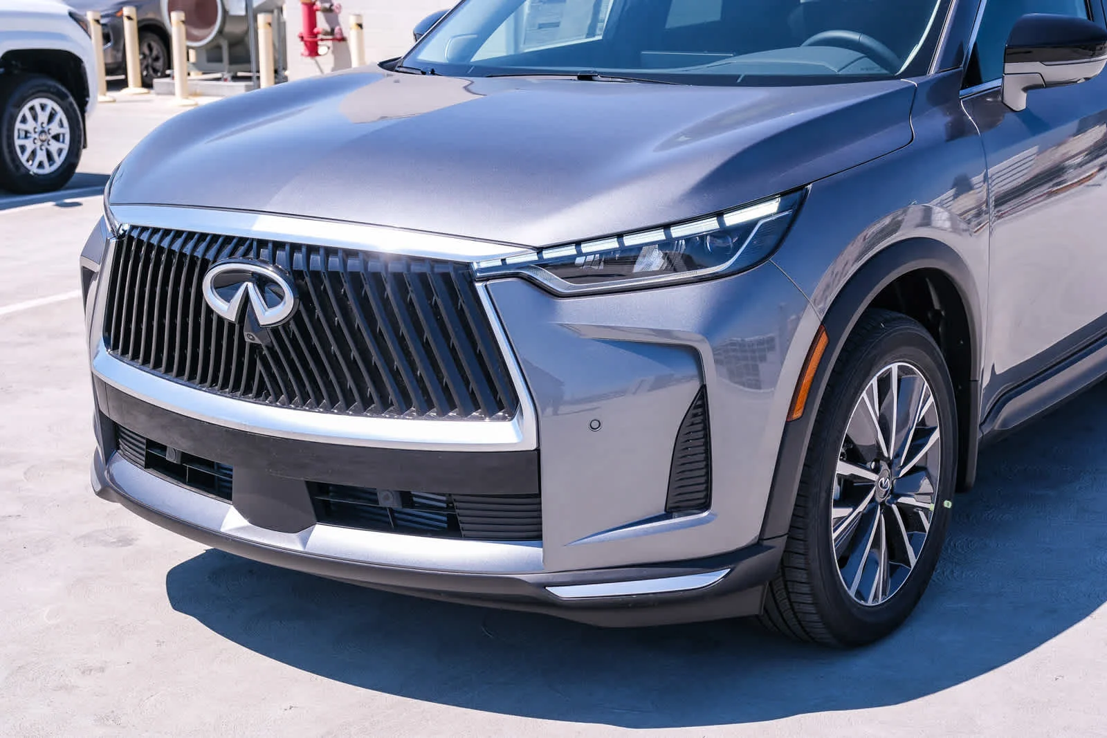 New 2027 GRAPHITE SHADOW INFINITI Luxe FWD image 11