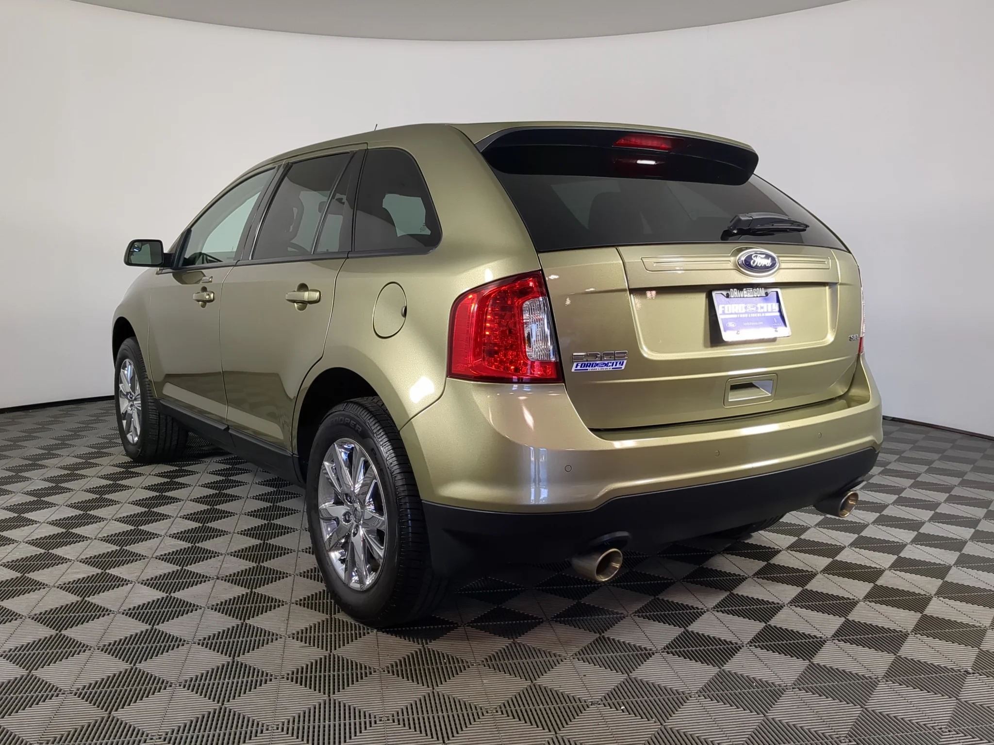 Used 2013 Green Ford SEL image 6