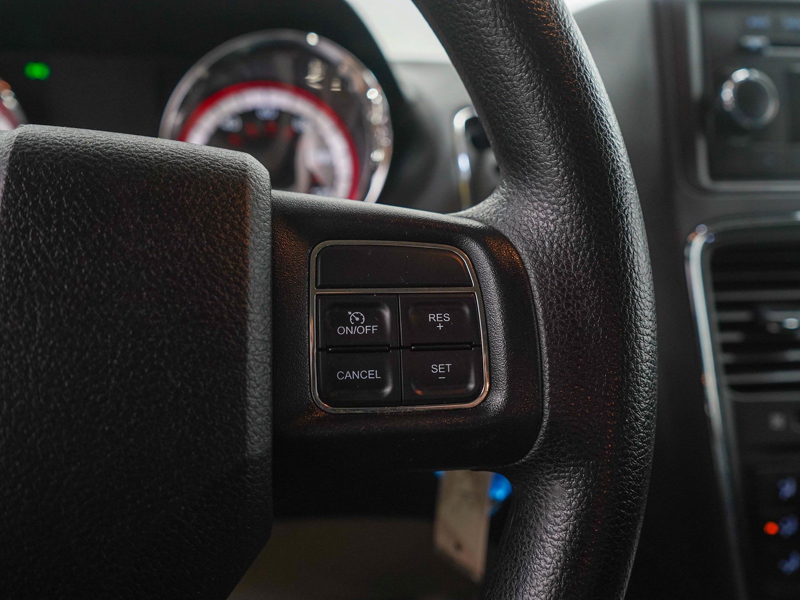 Used 2015 Redline 2 Coat Pearl Dodge Sxt image 28