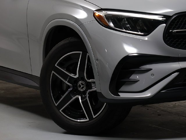 Certified Used 2025 MANUFAKTUR Alpine Grey Mercedes-Benz GLC 350e image 3