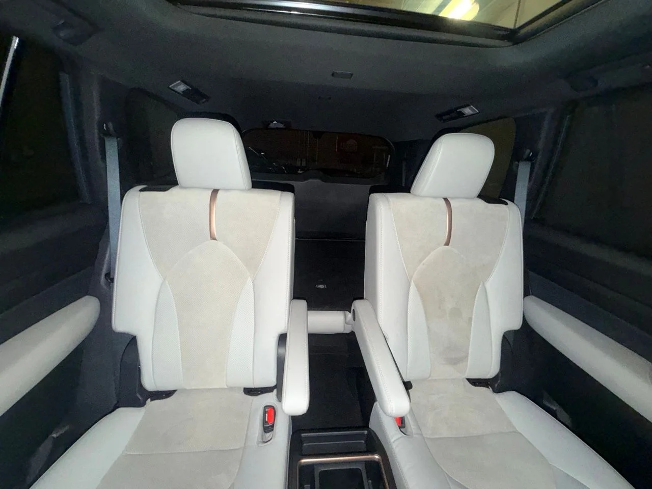 Used 2025 White Toyota MAX Platinum image 29